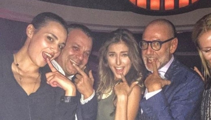 "Мис национален отбор баскетбол" цъфна на нова снимка "захапала" прословутия пръст