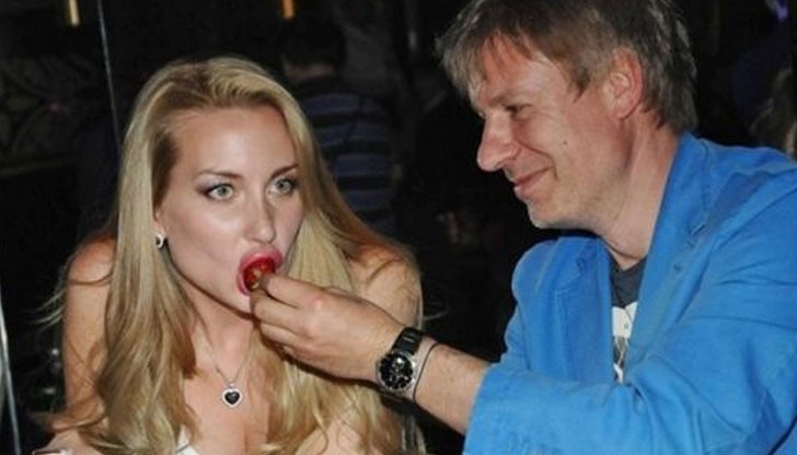 В замяна известната перничанка поема задължението да не разкрива подробности от живота на Бередин.