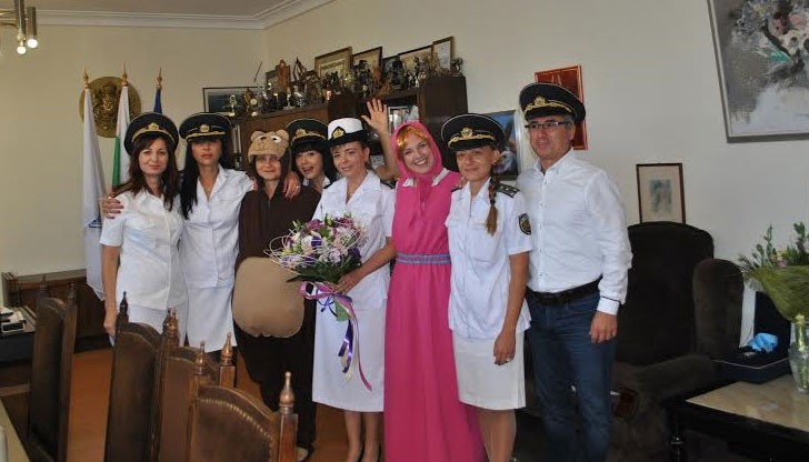 Зам.-кметът по икономика, инвестиции и собственост в Община Русе Даниела Шилкова отпразнува с много настроение рождения си ден