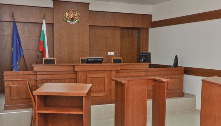 По искане на Районна прокуратура – Русе съдът задържа  47-годишен мъж за извършени  телефонни измами
