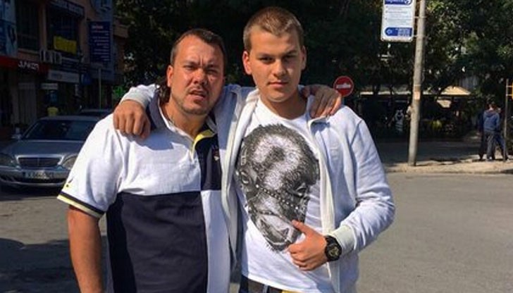 Това е първата снимка на Майки с татко му, откакто е осъзнато момче