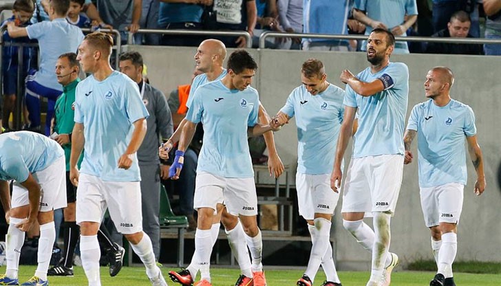 Днес "сините" бранят челната си позиция от преследвача Дунав! Днес "сините" бранят челната си позиция от преследвача Дунав!