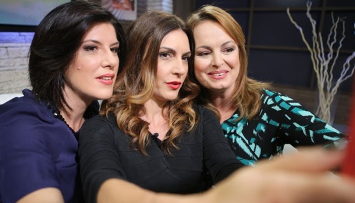 Всички се втурнали за селфи с Плевнелиев, докато тя обявявала репортаж