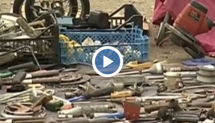 Въпреки непрестанните проверки всяка събота и неделя може да напазарите от очила до малки кученца