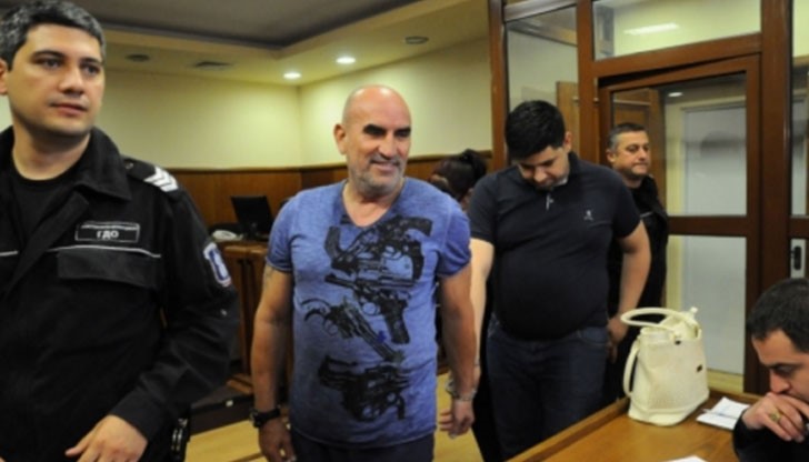 Чоков и синът му Мартин остават в ареста за участие в банда за рекет и побои, той все още е кмет