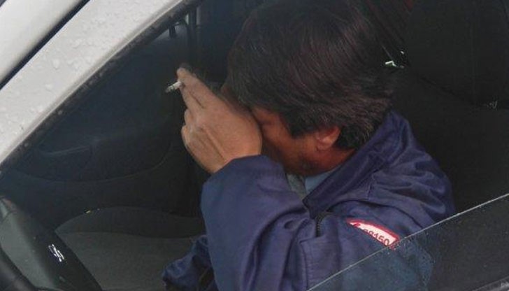 Попитах го, защо пуши докато има пациент в линейката, а той ми вика, че не било моя работа...