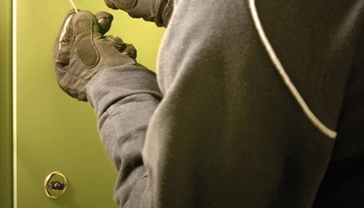 Крадците са задигнали телевизор и дистанционно Крадците са задигнали телевизор и дистанционно