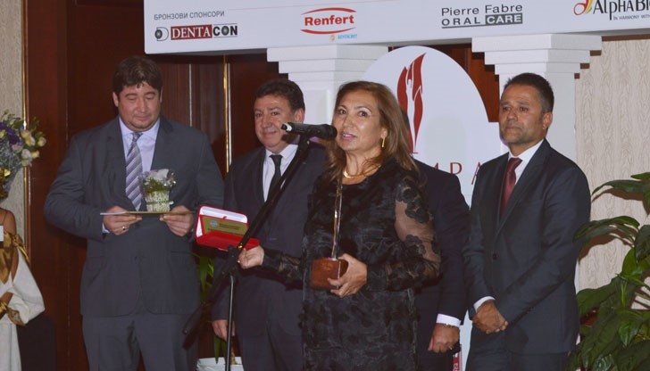 Д-р Мария Сапункьова, мениджър на клиниката,  стана първи притежател на статуетката „Адмира“