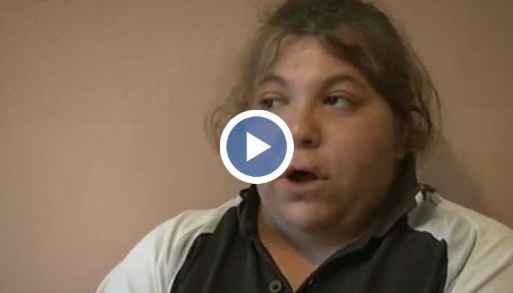 Майката, която нахлу в класна стая и зашлеви шамар на дете отрича да го е правила