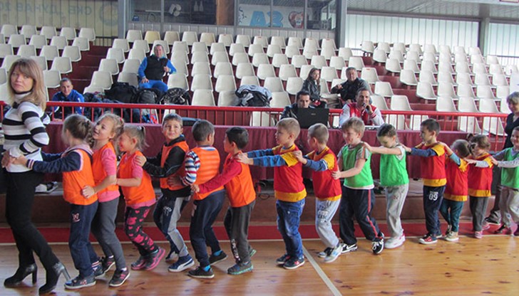 В края на състезанието всички деца бяха наградени с медал и грамота