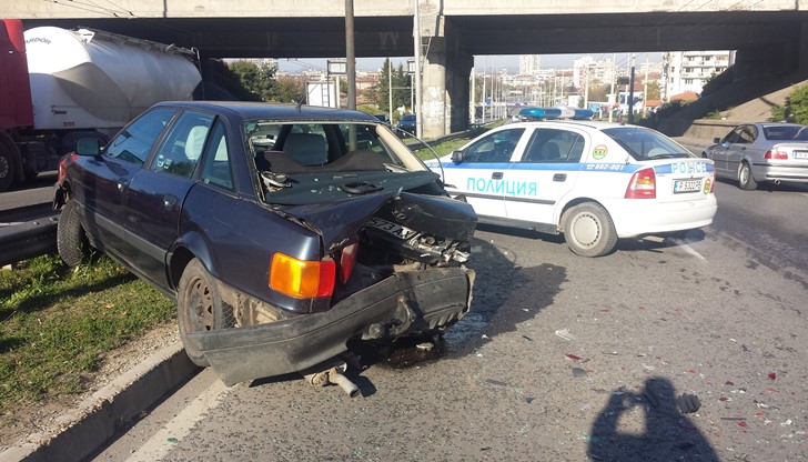 Тази сутрин станаха две катастрофи на булевард "Христо Ботев" в Русе.