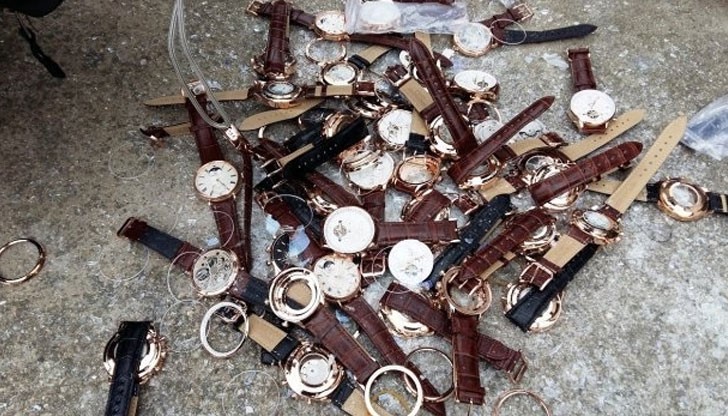 Фалшиви часовници и детски играчки с логото на световноизвестни марки бяха унищожени