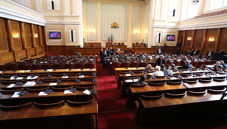 Димитър Главчев привика депутатите в залата за извънредно заседание на парламента за утре