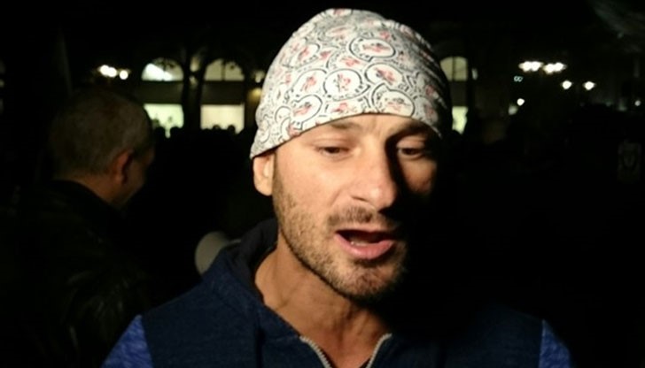 Перата и още 30 протестиращи окупираха площад "Св.Неделя" за да изразят гнева си