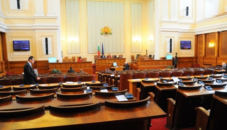 След три неуспешни опита за регистрация, парламентът не проведе насроченото за днес извънредно пленарно заседание След три неуспешни опита за регистрация, парламентът не проведе насроченото за днес извънредно пленарно заседание