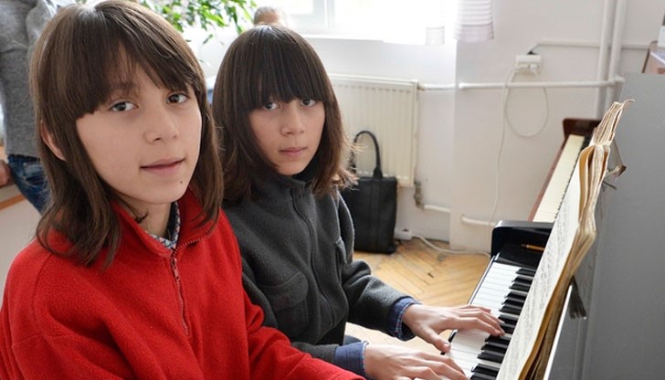 Близнаците са готови да покорят европейската сцена