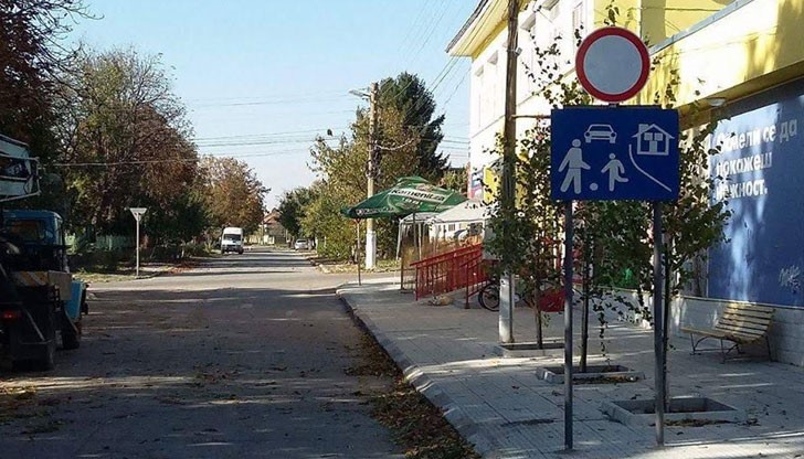 Решение на кмета  да забрани абсолютно движението за превозни средства в участъка между ул. "Бачо Киро" и ул. "Баба Танка" разбуни духовете в селото
