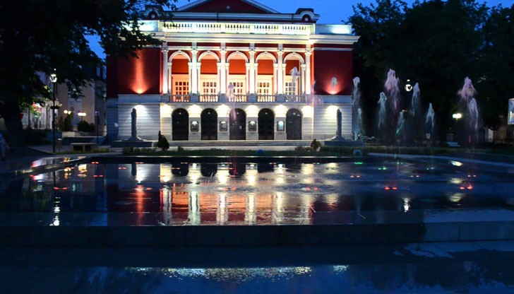 Авторът на логото, спечелило конкурса, получава Специалната награда на Държавна опера - Русе Авторът на логото, спечелило конкурса, получава Специалната награда на Държавна опера - Русе