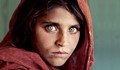 Какво се случва с афганистанското момиче от корицата на "National Geographic"