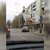 Шофьор паркира на пиково кръстовище в Русе, за да .. си хапне