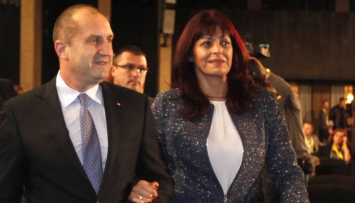 Първата дама е учила в същата гимназия като Ваня Костова и екоминистърката Ивелина Василева Първата дама е учила в същата гимназия като Ваня Костова и екоминистърката Ивелина Василева