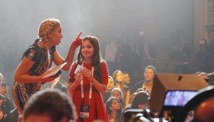 Тоалетът на българския представител направи силно впечатление на откриващата церемония снощи