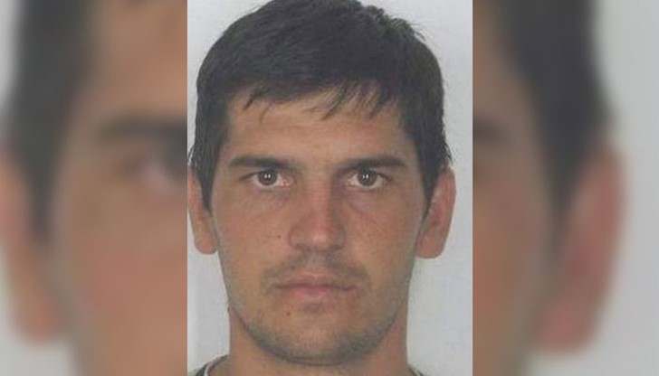 Следите на младия 32-годишен мъж се губят в Испания, а вест от него няма вече повече от година