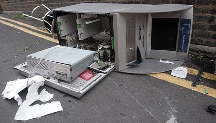 Устройството е отскубнато заедно с дограмата на читалищната сграда, където е било монтирано / Снимката е илюстративна Устройството е отскубнато заедно с дограмата на читалищната сграда, където е било монтирано / Снимката е илюстративна