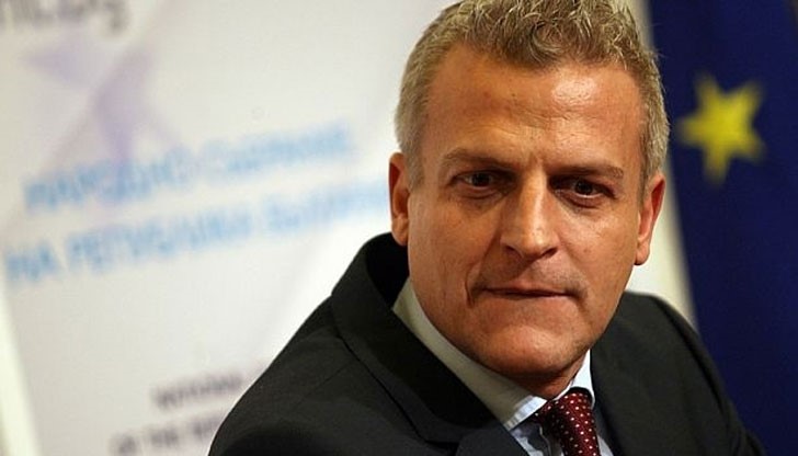 Министърът на здравеопазването мисли начини как да "скубе" пациентите Министърът на здравеопазването мисли начини как да "скубе" пациентите