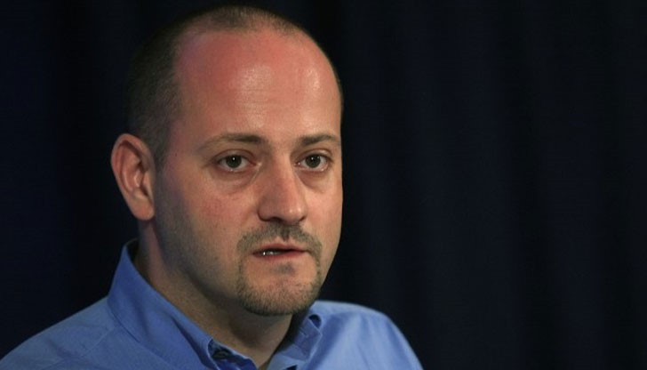 Дай си оставката в неделя по обед и стотици хиляди българи ще гласуват за по-малкото зло, извади офертата лидерът на ДСБ Дай си оставката в неделя по обед и стотици хиляди българи ще гласуват за по-малкото зло, извади офертата лидерът на ДСБ