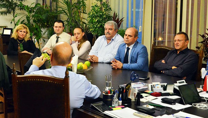 Мишките напускат ли Кораба? Мишките напускат ли Кораба?