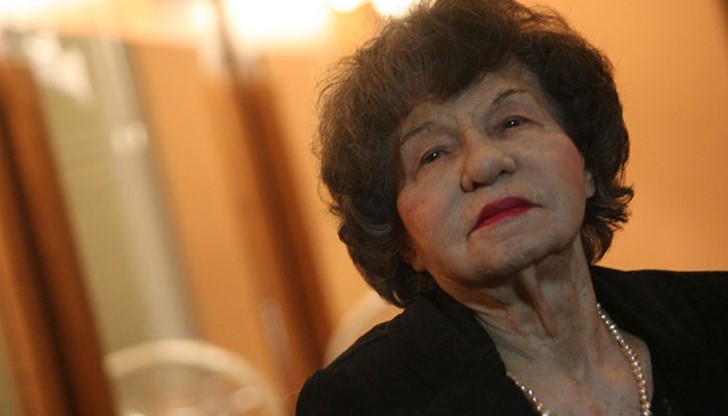 В ранния следобед днес тя е почувствала сърдечна слабост В ранния следобед днес тя е почувствала сърдечна слабост