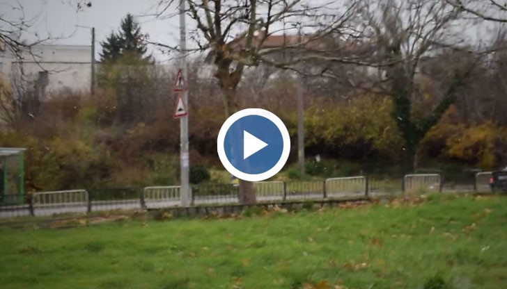 Снежинки прехвърчаха в Разград, Шумен и в района на Омуртаг и Търговище