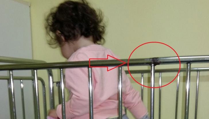 Предпазната ограда на болничното легло се счупи и детенцето ми падна на земята, проплака Николет