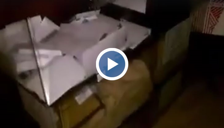 Бюлетини от Референдума стоят в училищен склад!