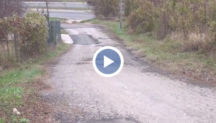 Дупките са по улица "Стоян Михайловски" в квартал "Дружба 3"