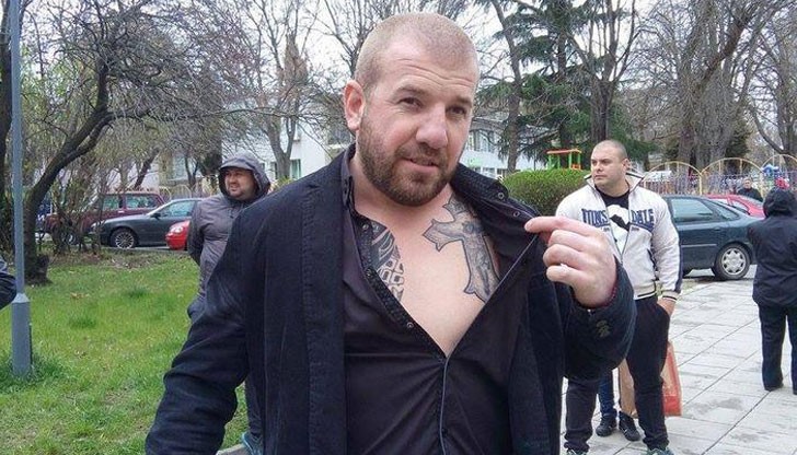 Ловецът на бежанци споделя, че изпитва истинска омраза към нелегално влизащите в пределите на България пришълци Ловецът на бежанци споделя, че изпитва истинска омраза към нелегално влизащите в пределите на България пришълци