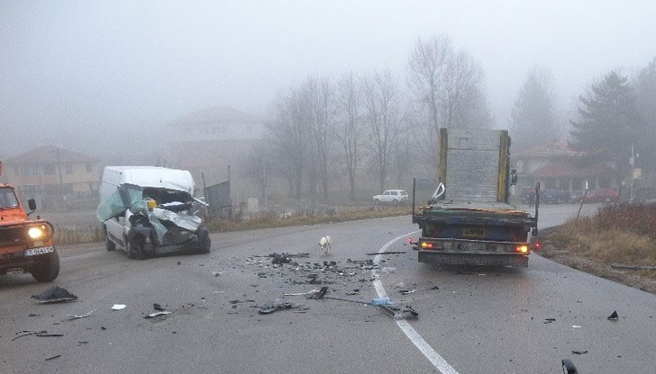 Инцидентът е станал между микробус и камион до омурташкото село Зелена морава
