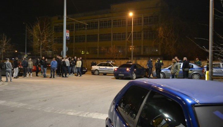 Състезанията се провеждат с автомобили и двуколесни превозни средства