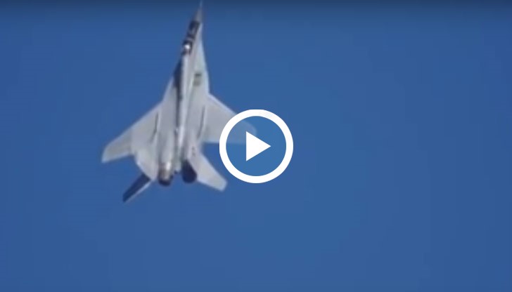 „Кобрата на Пугачов” е фигура от висшия пилотаж, при която изтребителят лети хоризонтално и в един миг се изправя вертикално