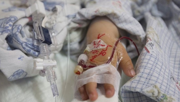 Момченцето се е родило с тежка деформация на ларинкса, която затруднявала съня, храненето и дори нормалното дишане на малкия пациент