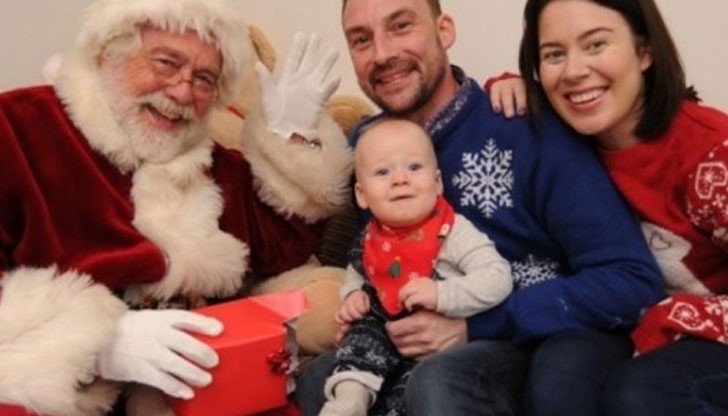 Джей Кларк вижда детето си как се радва на снега за пръв и може би последен път