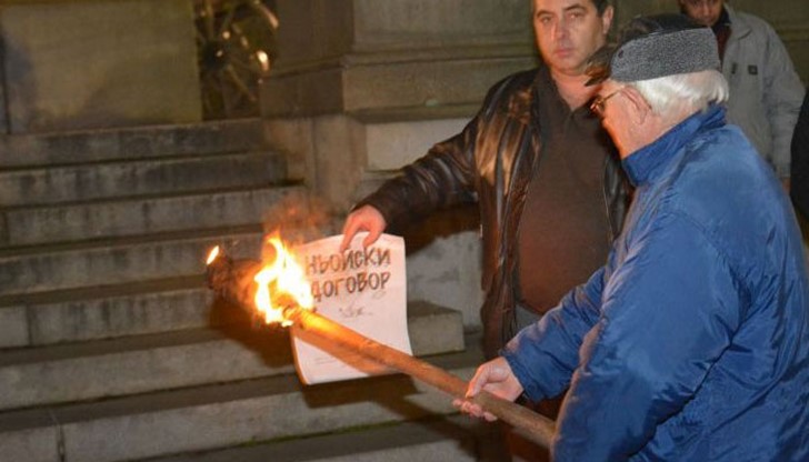 С протестно факелно шествие националистическите формации в Русе отбелязаха 97-годишнината години от подписването на Ньойски мирен договор