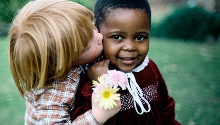 На тази дата през 1996 г. на Общо събрание на ООН е приета Декларация за принципите на толерантността