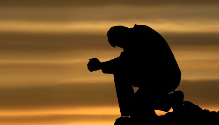 <p>Да се доверяваш е винаги опасно, защото споделиш ли някоя&nbsp;тайна&nbsp;с чужд човек, бариерата между вас е премахната. Лишаваш се от нещо и по този начин му даваш известно предимство.</p>
