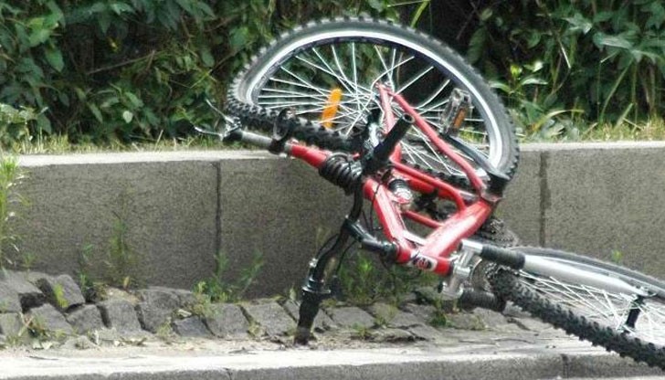 Велосипедистът е в реанимация с четири счупени ребра и травми на вътрешни органи / Снимката е илюстративна