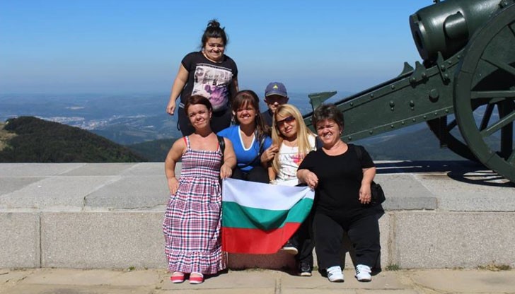 Разположените високо урни възпрепятстват упражняването на гласа на 350 души