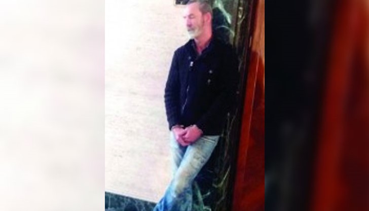 Емил Я. блъска в дърво баба Мария, за да я ограби