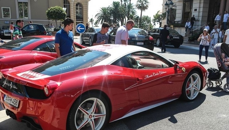 Докато ние едвам свързваме двата края, най-бедните хора в най-богатата държава се къпят в разкош