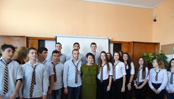 Млади предприемачи получиха ценни съвети от заместник - министъра Даниела Везиева
